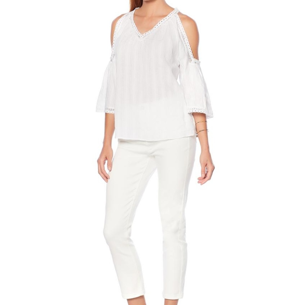 NWT FINAL REDUCTION Cold Shoulder Crochet Top - Picture 1 of 8
